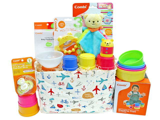 New Born Baby Gift - Combi baby gift hamper Z1 - L36668811 Photo